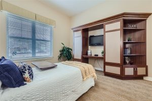 Someren Glen Senior Living Community in Centennial, CO - sunny vista primary bedroom