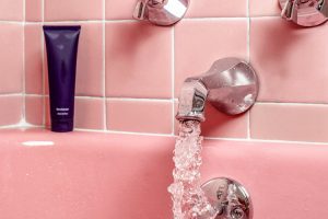 water running from bathtub faucet