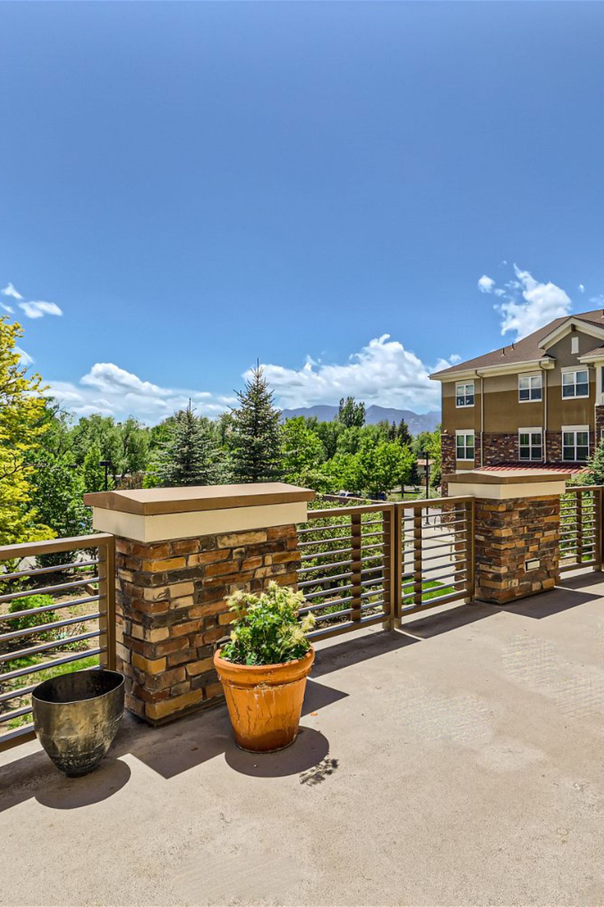 Sunny Vista Senior Living Community in Colorado Springs, CO - sunny vista living center exterior patio2 portrait
