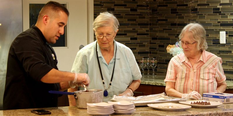 Sunny Vista Senior Living Community in Colorado Springs, CO - the retreat residients helping in cooking class landscape